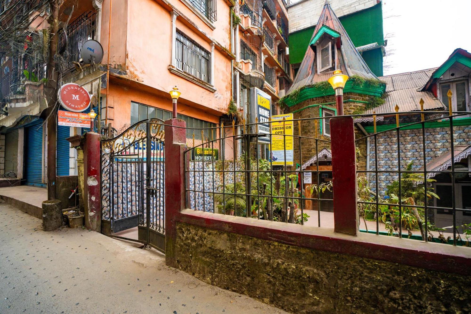 Monratino Himadrie -2 Mins Walk From Mall Road - All Rooms Have Kanchenjunga Mountain View Darjeeling  Exterior foto